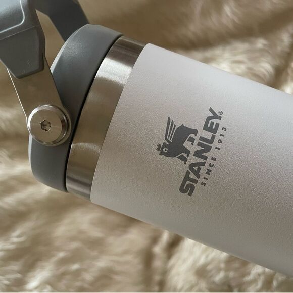 White & gray Stanley - Picture 2 of 4